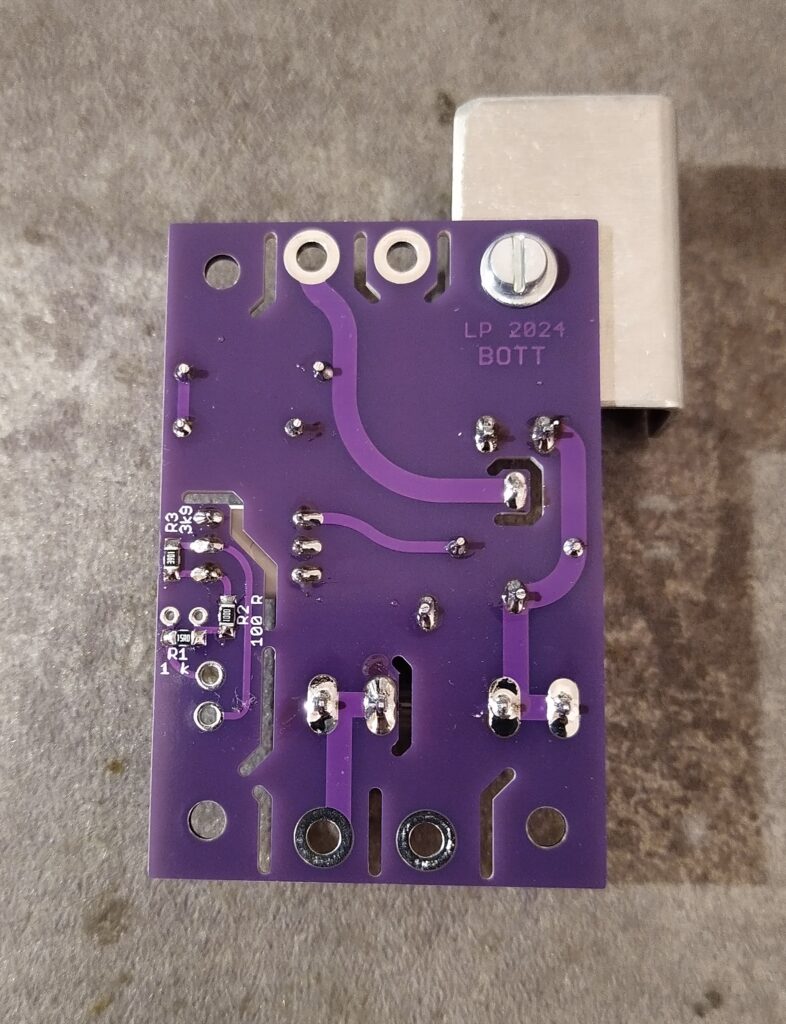 Elektronika přímotopu zdola.