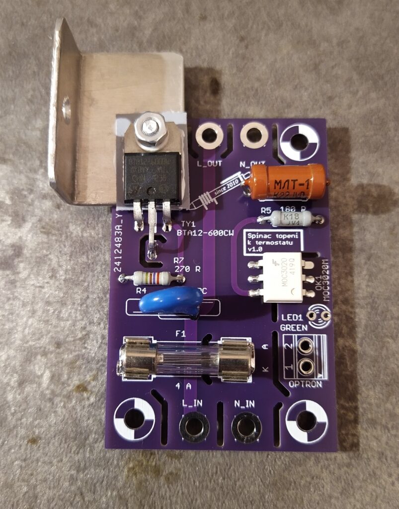 Elektronika přímotopu shora.