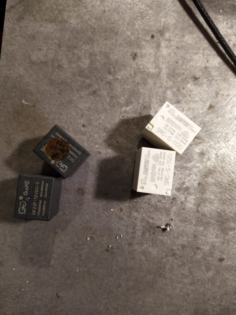 vadná a nová relé