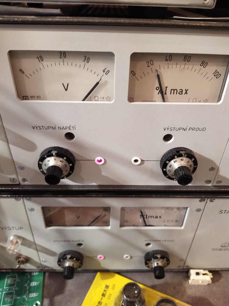 testování měniče na zdrojích Mesit