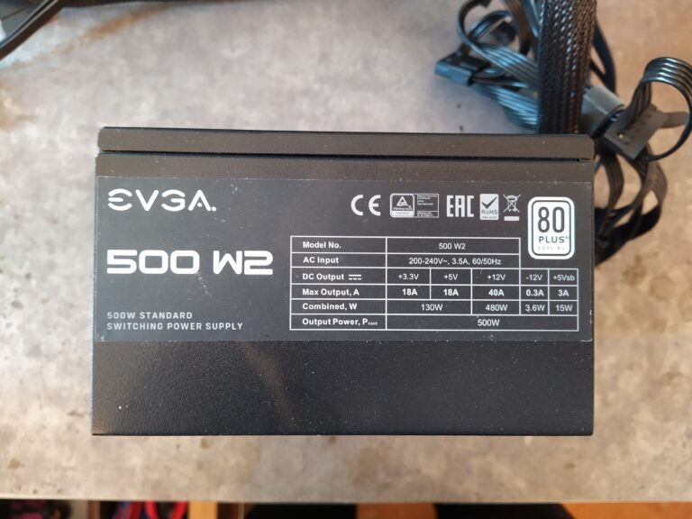 PC zdroj EVGA 500 W2 z boku.