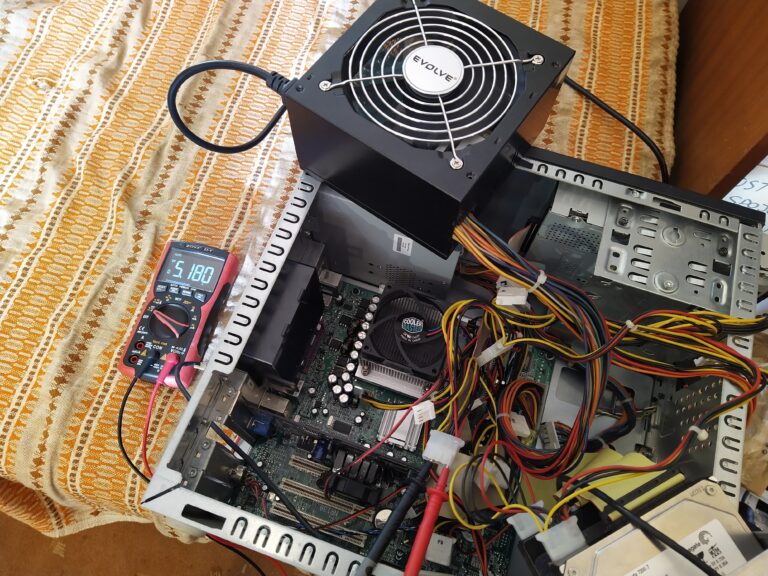 Testování PC zdroje EVOLVE Pulse 500ATX ve zkušebním počítači.