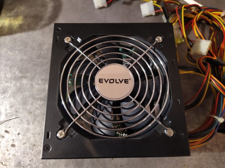 Zdroj EVOLVE Pulse 500ATX zpředu.