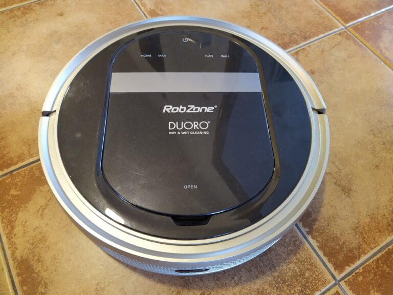 Robotický vysavač RobZone DUORO Xcontrol zezadu.