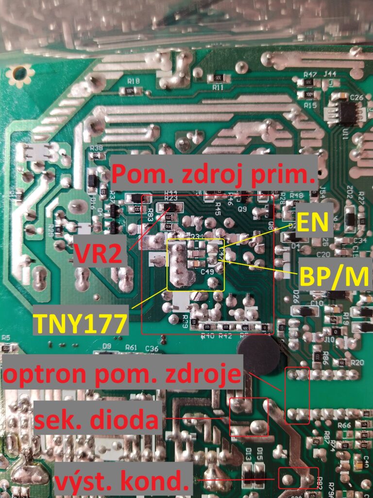 DPS zdroje Corsair VS550 ze spodní strany z vyznačenými hlavními prvky pomocného zdroje.