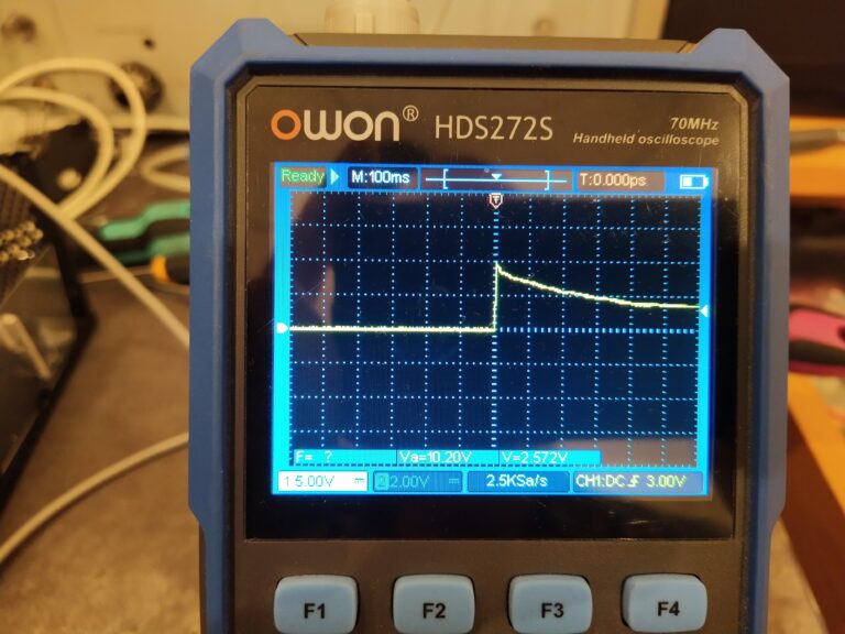 Kontrola napětí +12V větve ve zdroji EVGA 600 BQ č. 2. Větev je v pořádku.