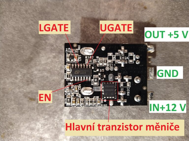 Step-down měnič pro +5V větev ze zdroje EVGA 600 BQ č. 2 s vyznačenými hlavními prvky.