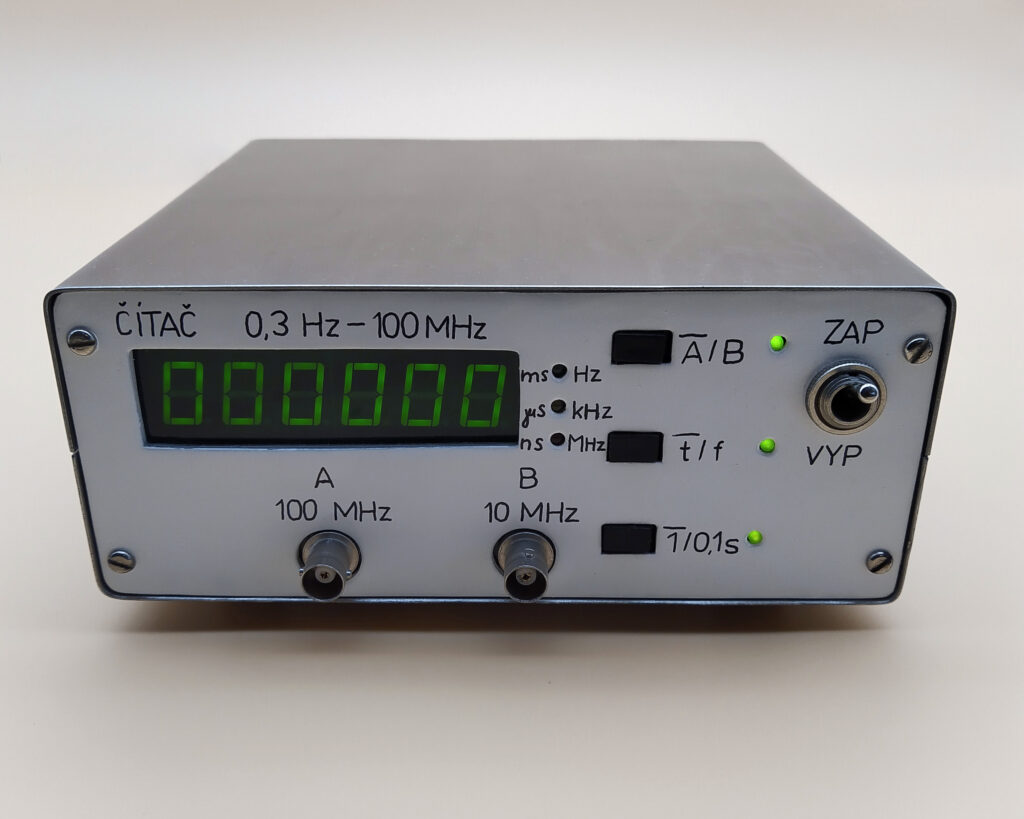 Čítač do 100 MHz zpředu.