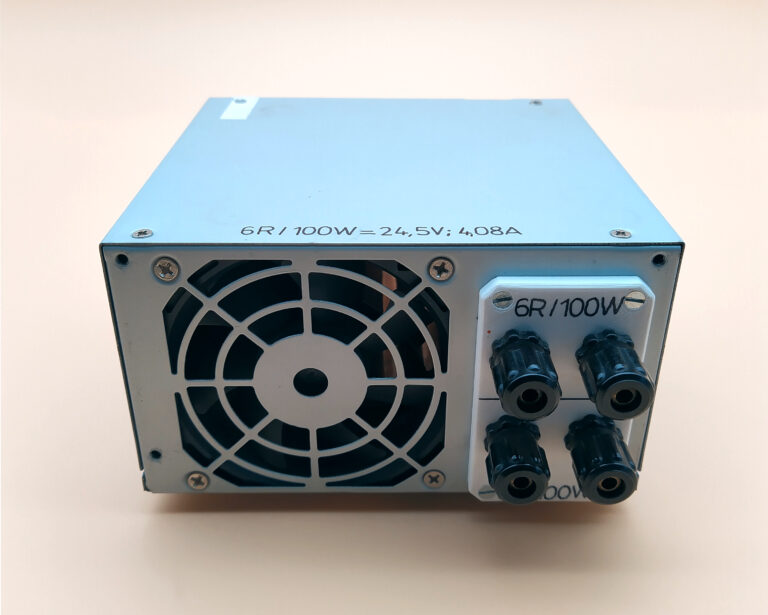 Umělá odporová zátěž 2x6 ohm zpředu.