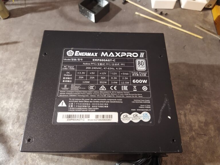 Zdroj Enermax Maxpro II shora.