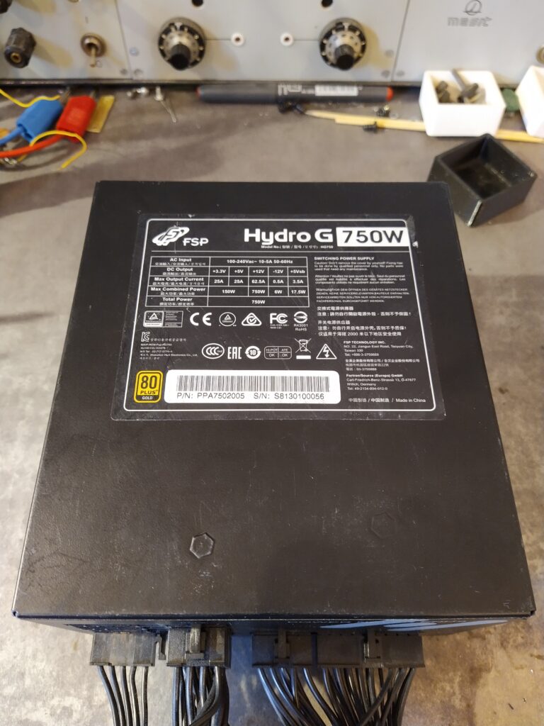 Zdroj FSP Hydro G 750 shora.