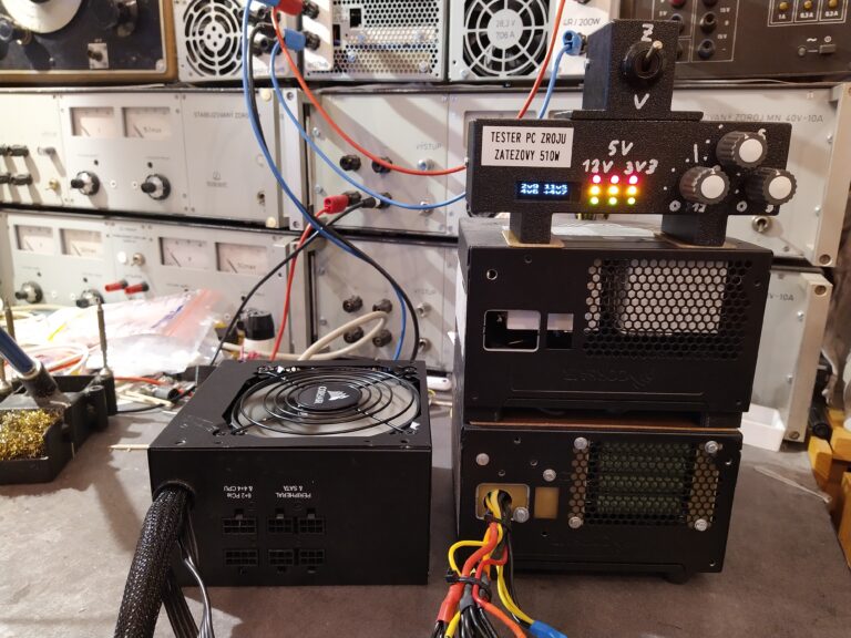 Testování zdroje Corsair TX750M po opravě na zátěžovém testeru na zátěž 510 W.