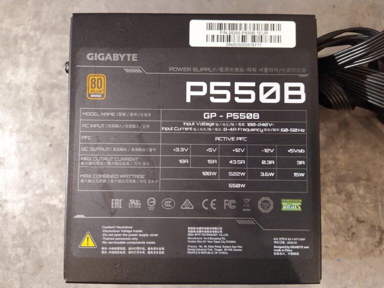 Zdroj Gigabyte P550B ze spodní strany.