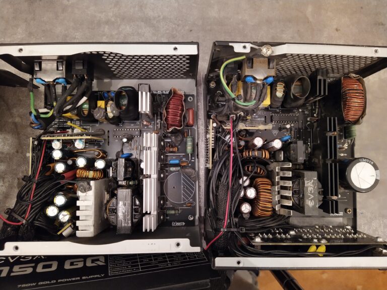 Porovnání DPS zdroje bequiet L10-600W (vlevo) se zdrojem EVGA 750 GQ (vpravo). Zdroje jsou téměř identické.