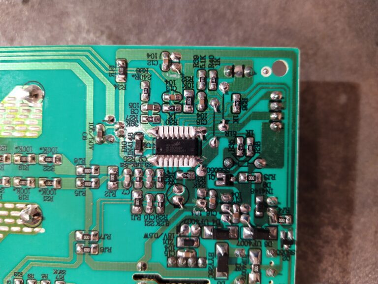 Řídicí obvod HT45F0057 indukčního vařiče G3Ferrari G10061.