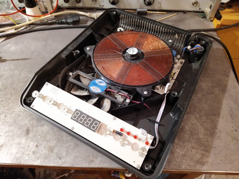 Indukční vařič G3Ferrari G10061 bez horního krytu.