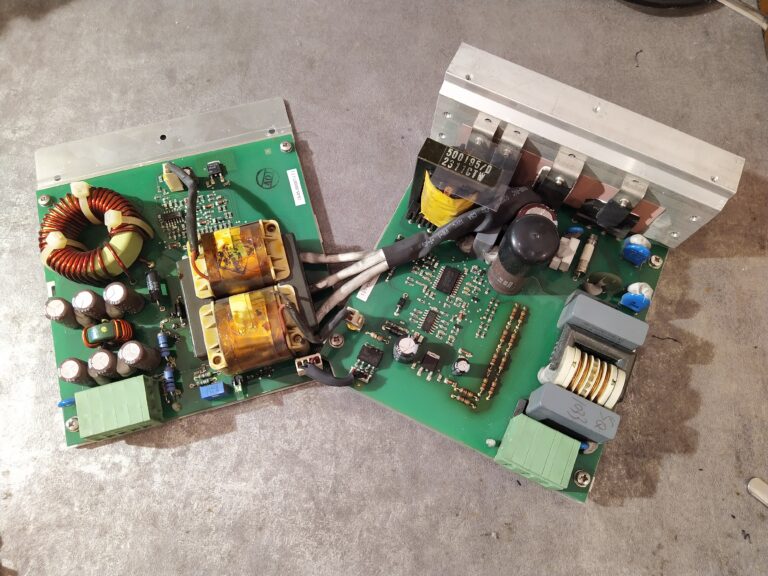 Zdroj Phoenix Contact TRIO-PS rozebraný.