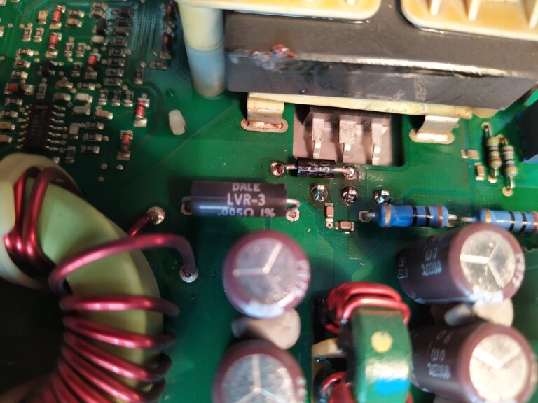 Zaletovaná hlavní sekundární dioda ze zdroje Phoenix Contact TRIO-PS.