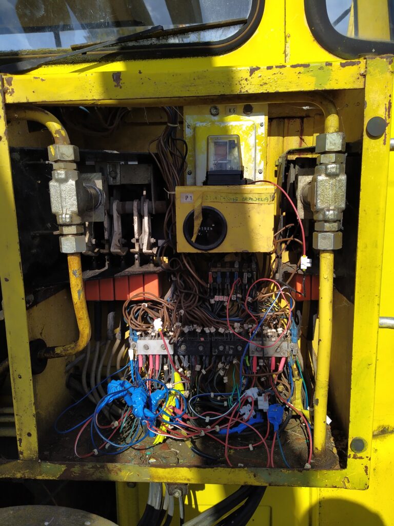 Elektrorozvaděč jeřábu IFA ADK 70.