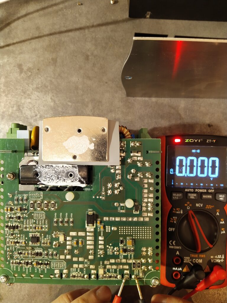 Kontrola hlavních tranzistorů PFC zdroje Meanwell NDR-480-24. Tranzistory jsou vadné.