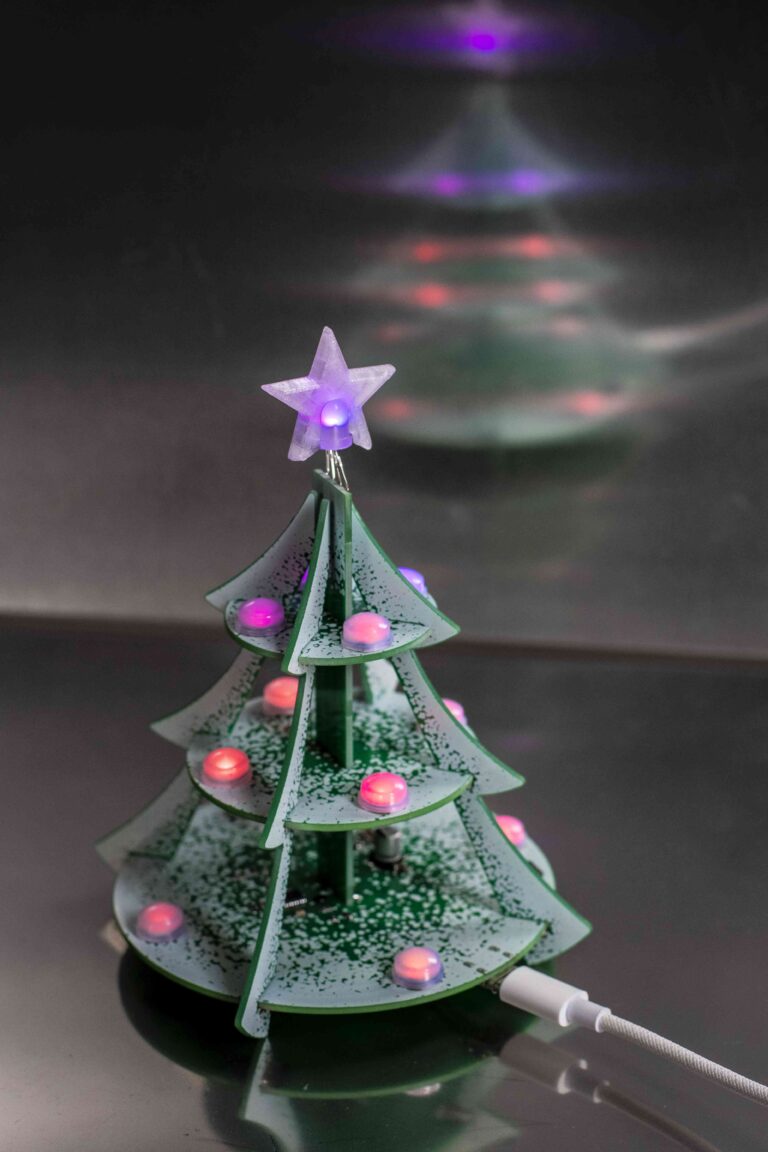 Rozsvícený LED vánoční stromeček, foto 3.