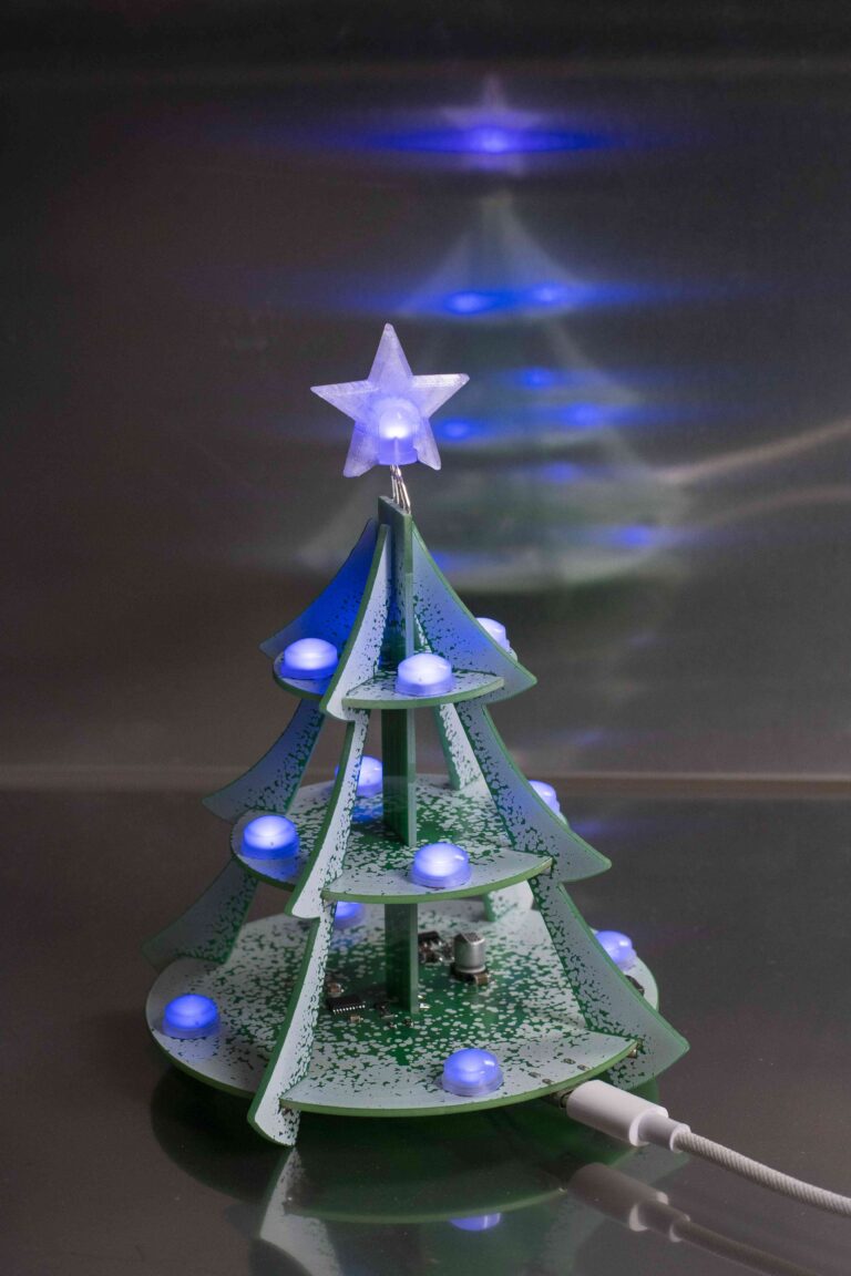 Rozsvícený LED vánoční stromeček, foto 4.